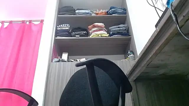 nicolle_milf1978 live cam