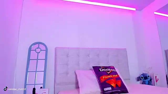 Vanessa_cruz_18 live cam