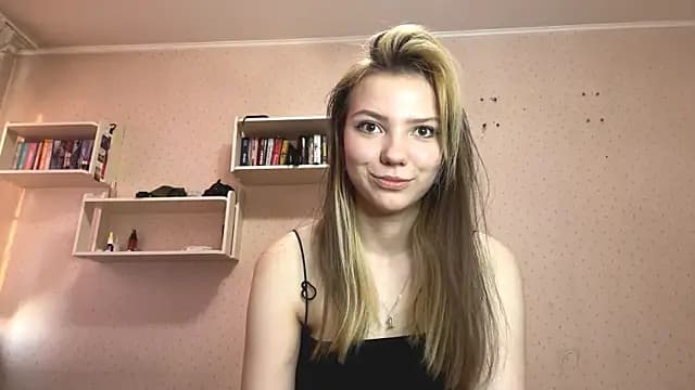 KeliVerde live cam on Stripchat