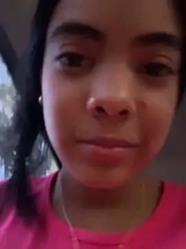 NAUGHTY_LITTLE_18 live cam