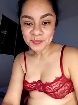 luna_pinky live cam on Stripchat