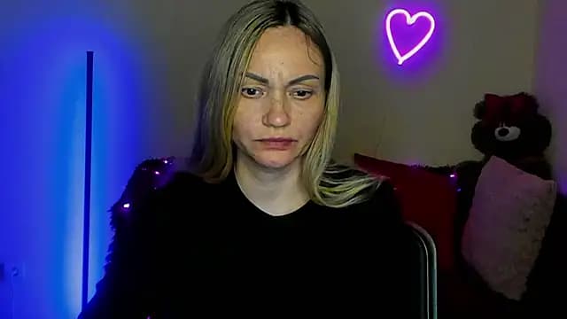 BlondMikey22 live cam on Stripchat