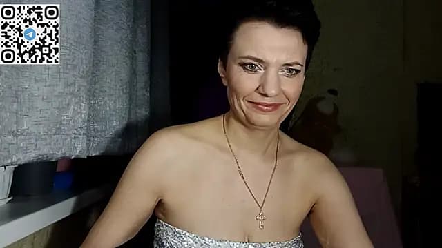 HotMamaQueen234 live cam on Stripchat