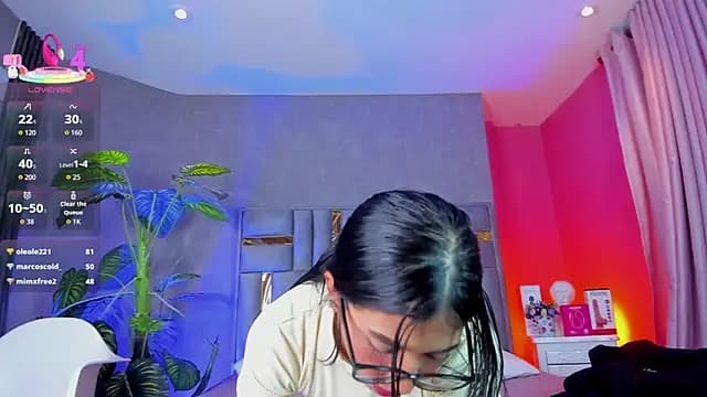 Tyla_Ks live cam on Stripchat