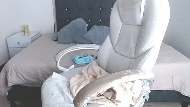 selena_yourmilf live cam