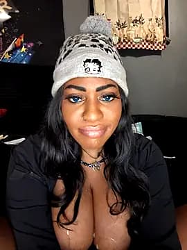 AmazonianMistress live cam on Stripchat