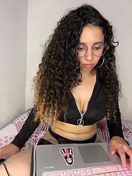 katniss_everdeen_ live cam on Stripchat