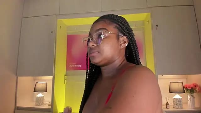 tamaraa_smiith live cam on Stripchat