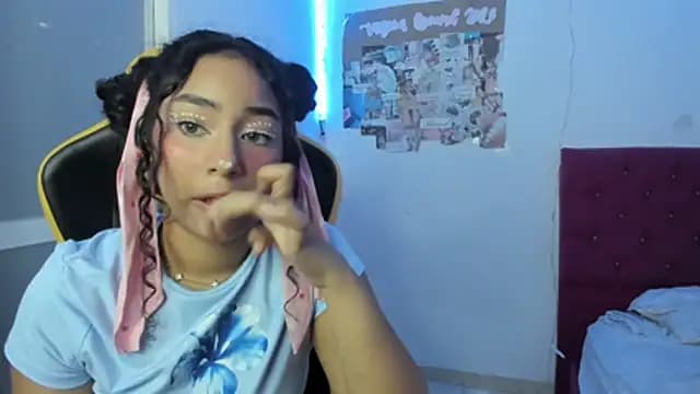 emily_stars1 live cam on Stripchat