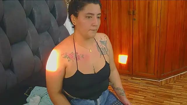 vsiennaper live cam on Stripchat