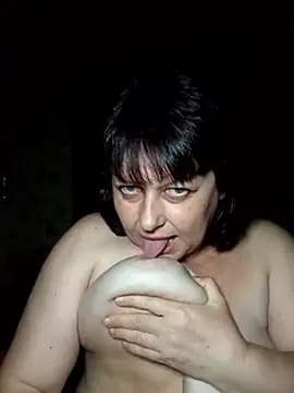 AuroKaria live cam on Stripchat