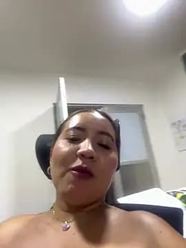 alexa_pariss live cam on Stripchat