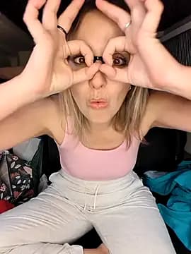 Jade_Emeraud live cam on Stripchat