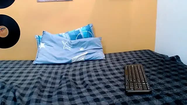 skinnyverus18 live cam