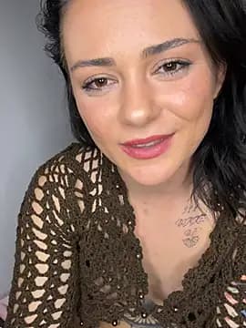 alwayshornyvivi live cam on Stripchat