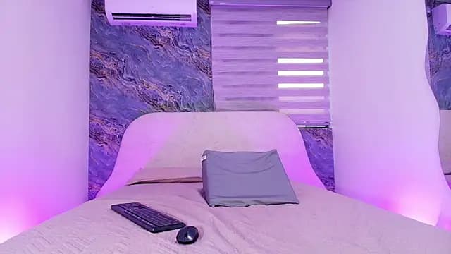 nicky_flores live cam on Stripchat