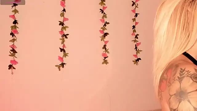 Ashleyroys_111 live cam