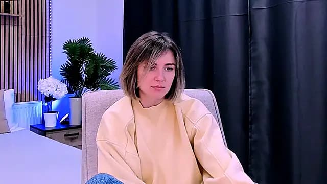 EmeraldGlow live cam on Stripchat