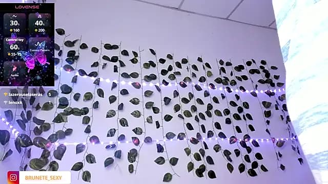 sexy_brunette_12 live cam