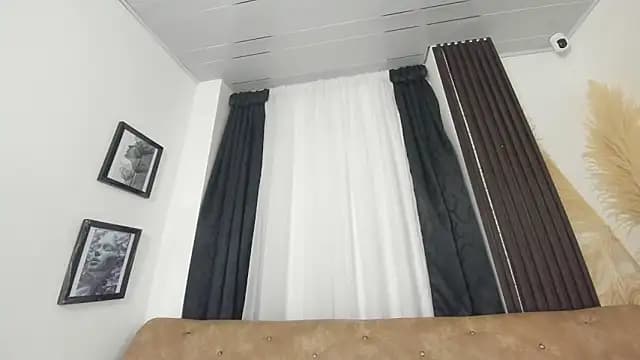 Clarita_Hill live cam