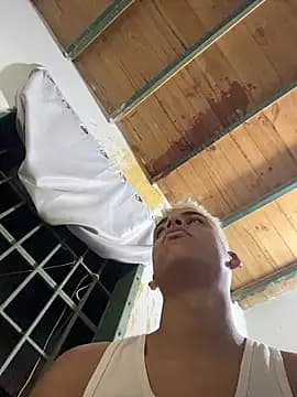 PrincesLeo live cam on Stripchat