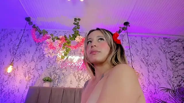 Bonny_and_carrot live cam on Stripchat