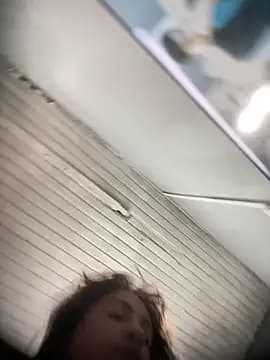 larysinha live cam on Stripchat