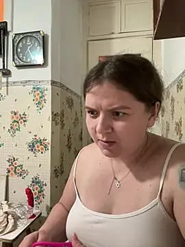 Nenssy555 live cam on Stripchat