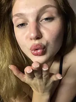 Emaline_Fane live cam on Stripchat