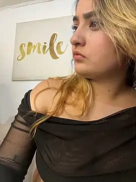 Antonella_Julieta live cam on Stripchat