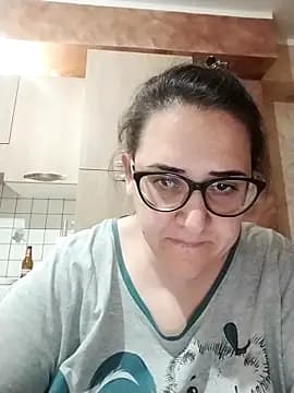 Dolcecurvy live cam on Stripchat