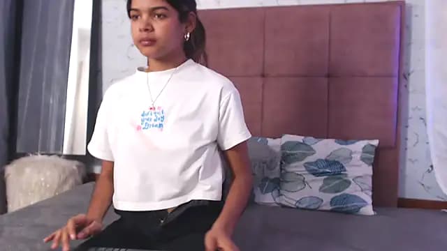 Daniela_Lunax live cam on Stripchat