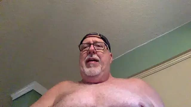 superbearboss live cam on Stripchat
