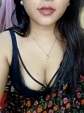 Saumyy live cam on Stripchat