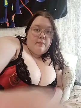 Sexycurvyemilyy live cam
