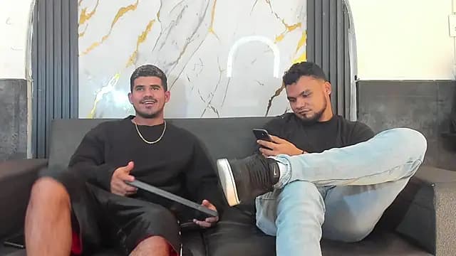 Latins_on_fire live cam