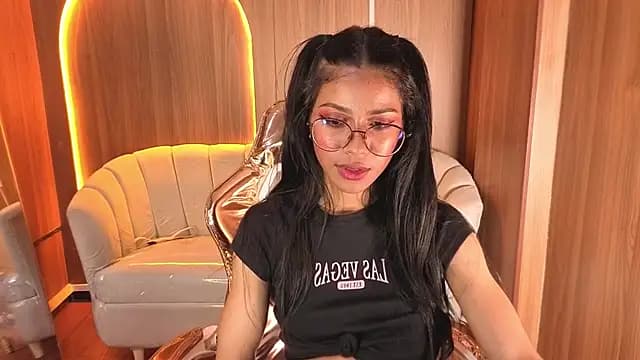 Alina_b_ live cam on Stripchat