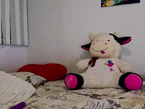 SweetAngela1 live cam on Stripchat