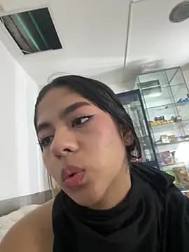 _kyraa_ live cam on Stripchat