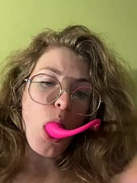 Hii_Adel live cam on Stripchat