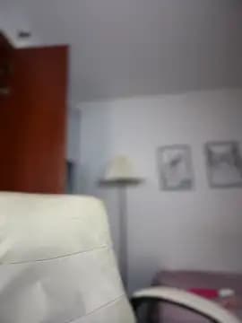 horny_roomiess live cam on Stripchat