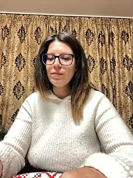 NadiraNoor live cam on Stripchat