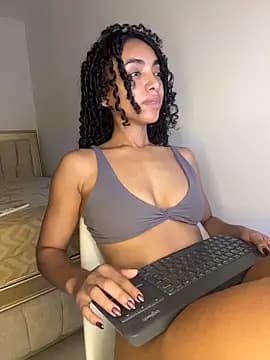 nicoleebony1 live cam on Stripchat
