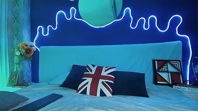 JeanneSabatier live cam on Stripchat