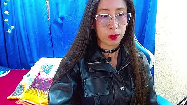 Gia_leinn live cam on Stripchat