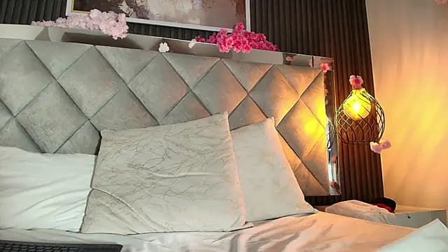 Real_virgin_Pussy live cam on Stripchat