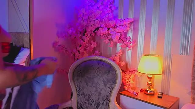 romy_0 live cam on Stripchat