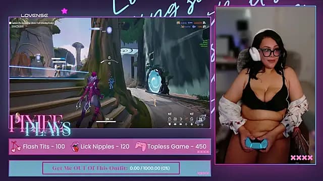 PixieePlays live cam