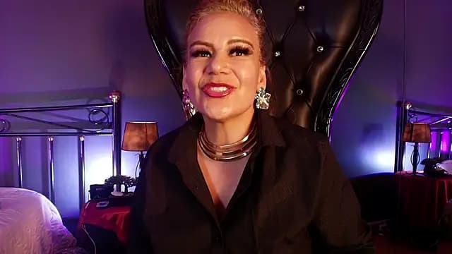 MelaniaKnauss live cam on Stripchat