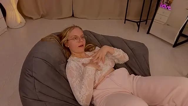 AlicaCohill live cam on Stripchat